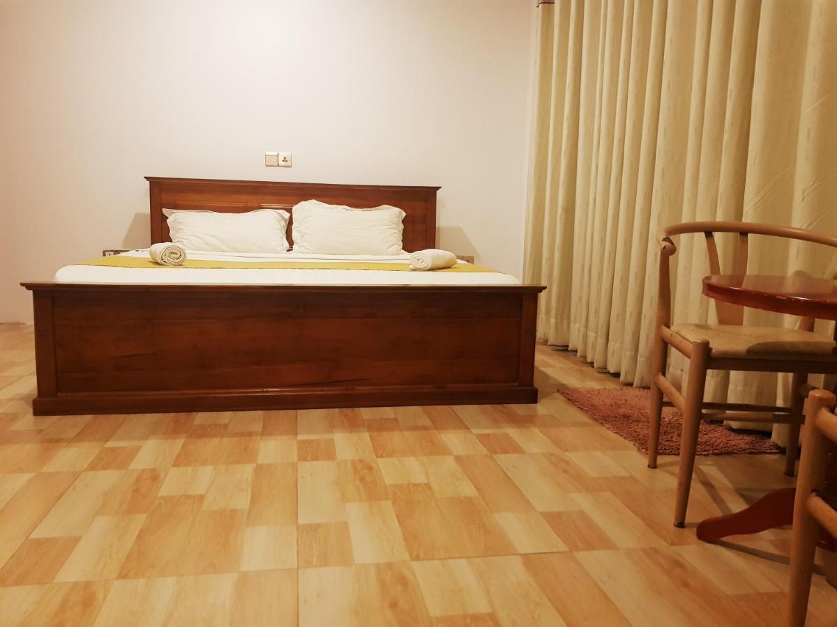 Cafe And Pub By Yasri Hotel Weligama Exterior foto